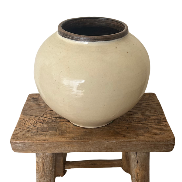 Primitive Short Beige Pot with Brown Rim